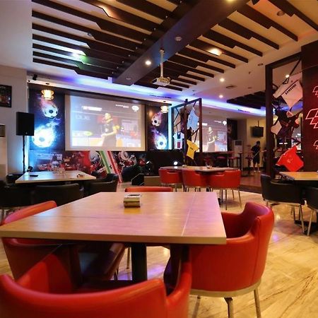 Almadera Hotel Makassar Extérieur photo