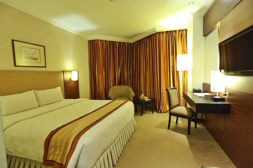 Almadera Hotel Makassar Extérieur photo