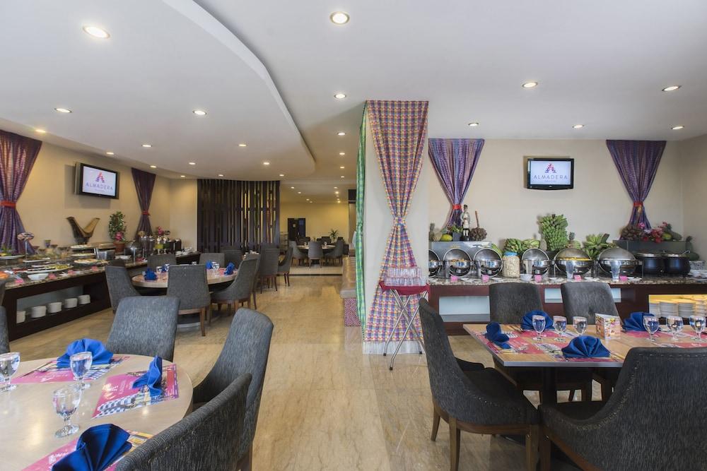 Almadera Hotel Makassar Extérieur photo
