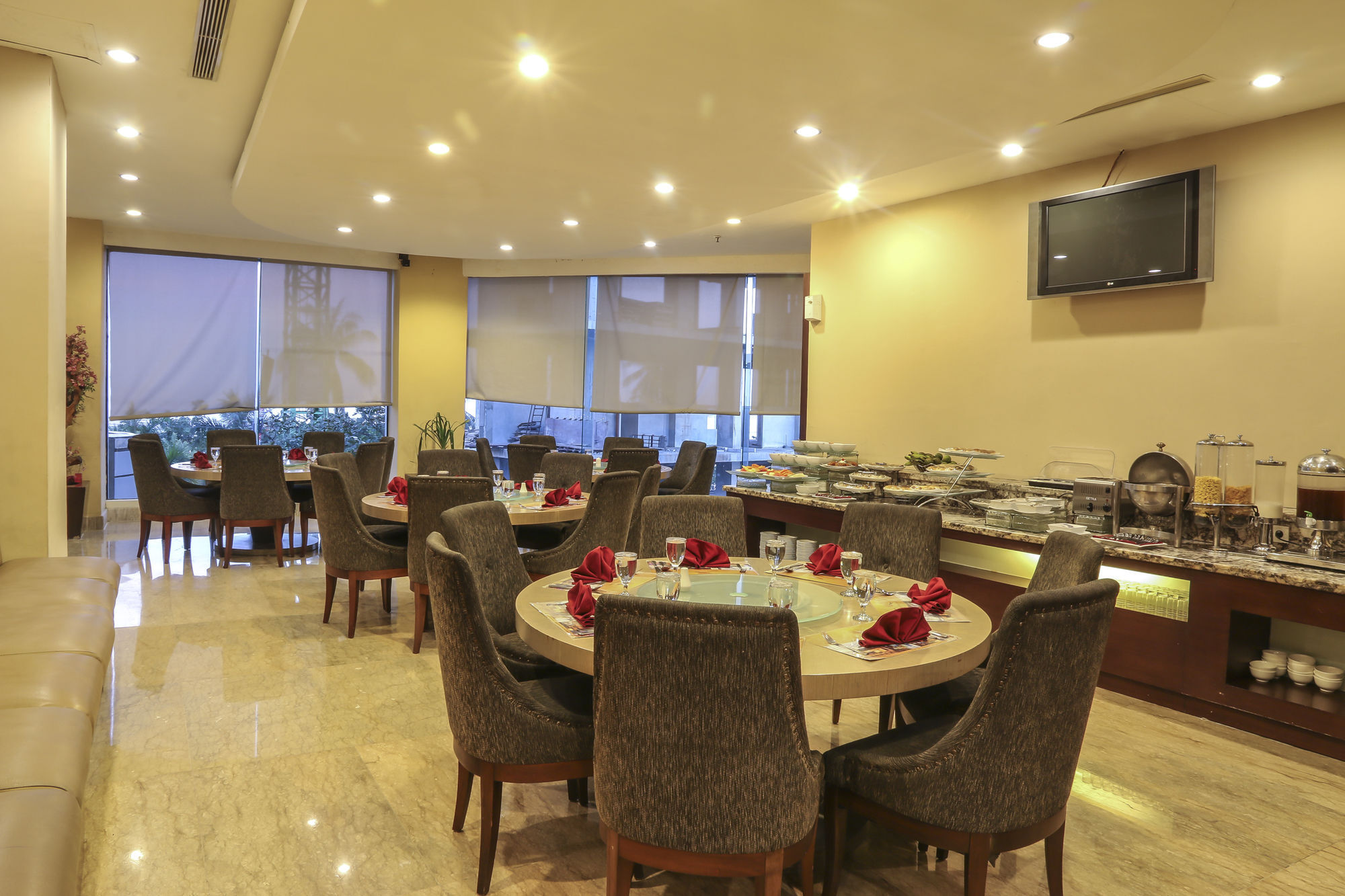 Almadera Hotel Makassar Extérieur photo