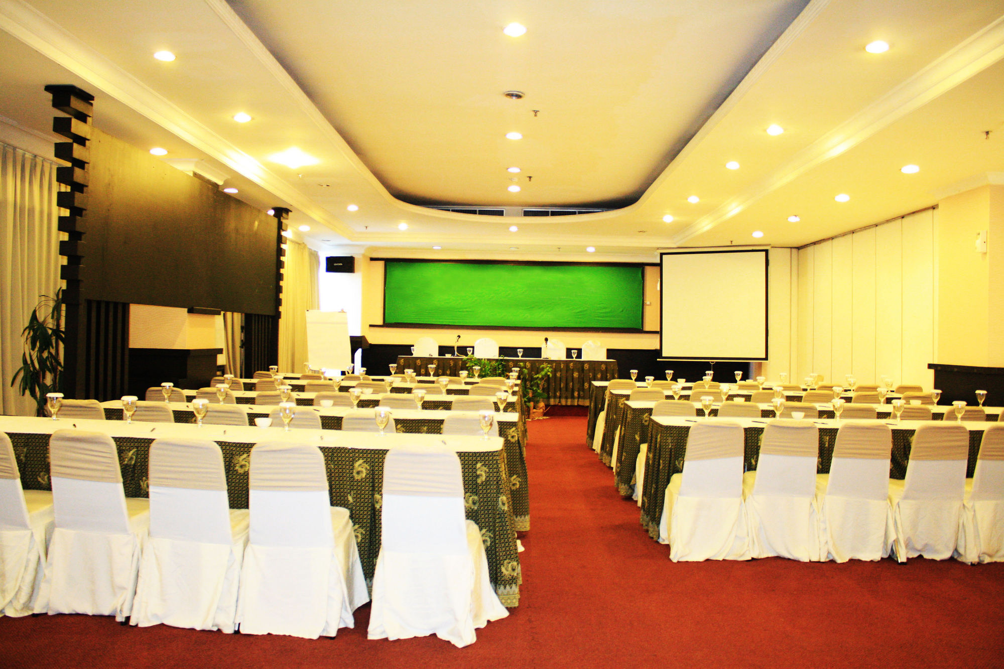 Almadera Hotel Makassar Extérieur photo