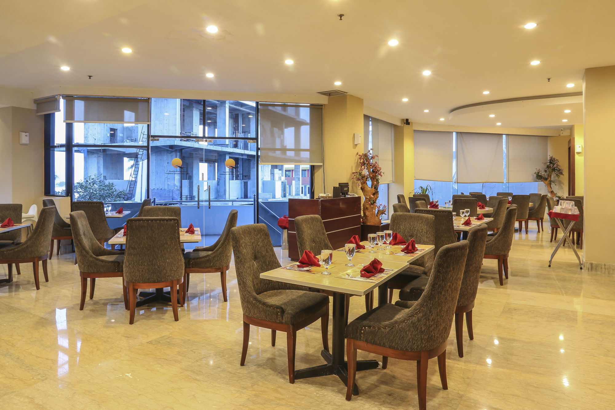 Almadera Hotel Makassar Extérieur photo