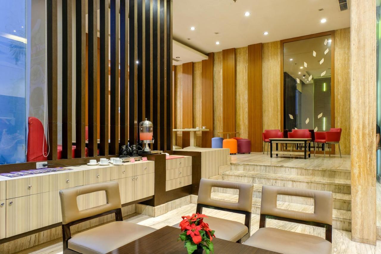 Almadera Hotel Makassar Extérieur photo